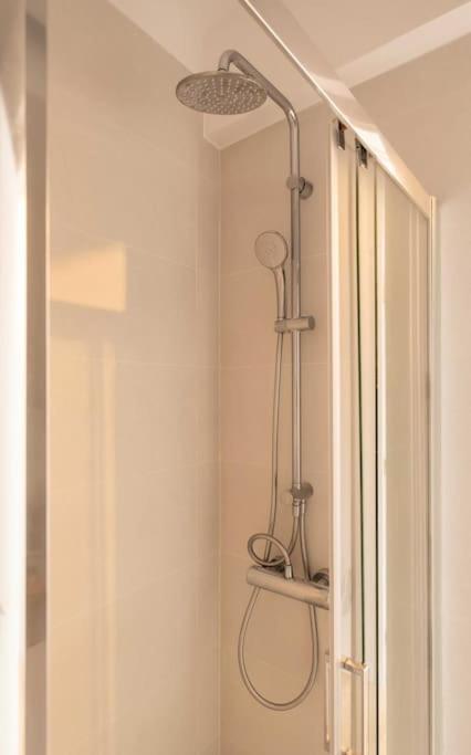 Bright & Airy 2Bd Apt Close To National Garden Athens Luaran gambar
